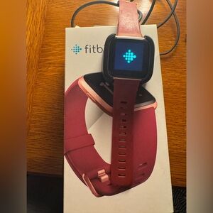 Fitbit Versa Smartwatch Pink Rose Gold w/ Charger Box Tested Working